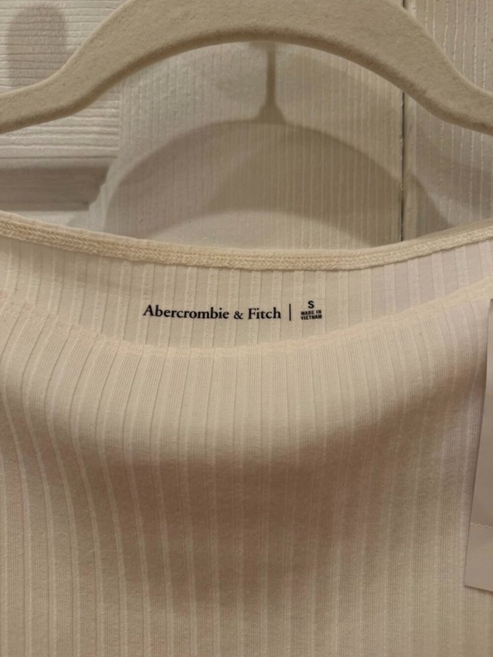 Abercrombie & Fitch Sleeveless top NWT - Picture 2 of 5